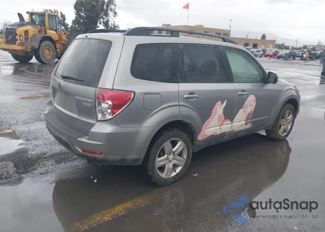 2010 Subaru Forester 2.5X Premium z USA, uszkodzony, nr VIN JF2SH6CC1AH762431